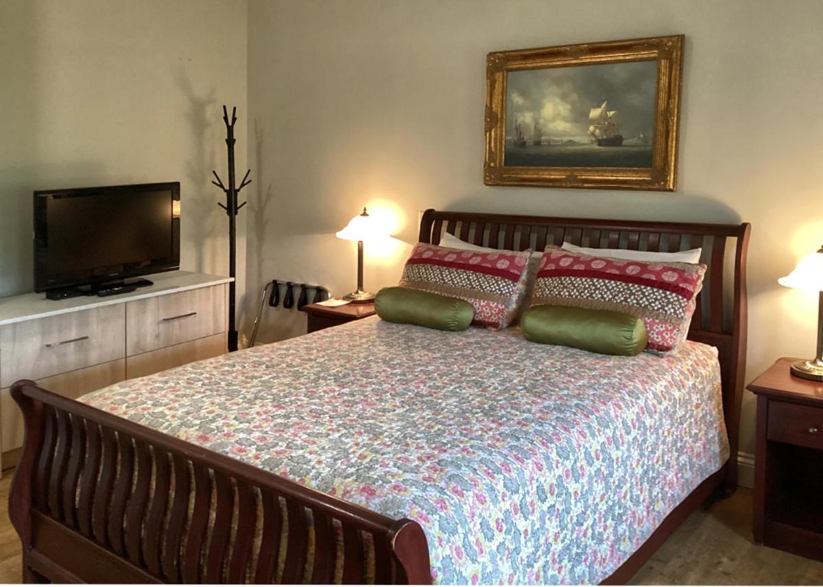 Lunenburg Arms Hotel Екстериор снимка