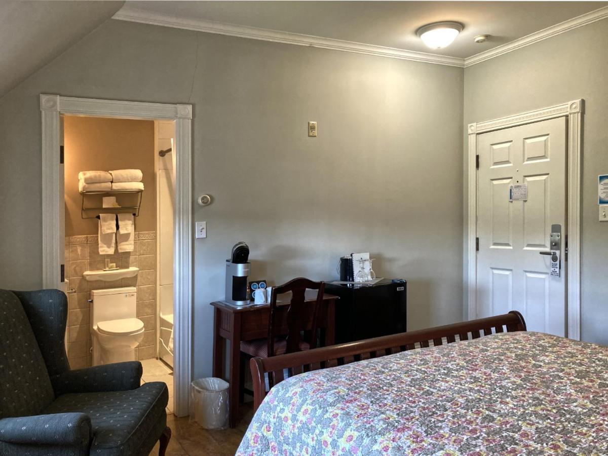Lunenburg Arms Hotel Екстериор снимка