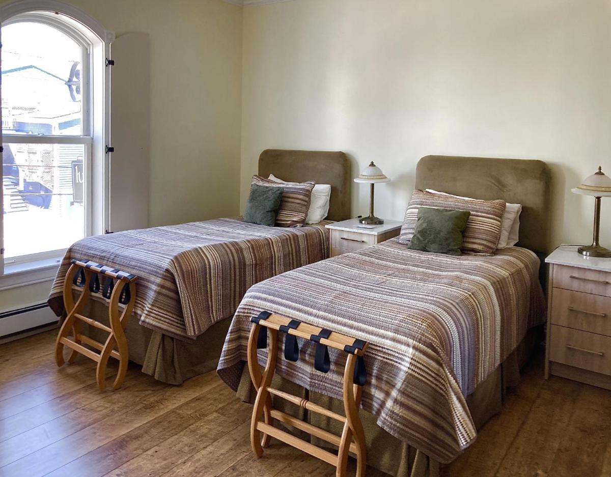 Lunenburg Arms Hotel Екстериор снимка