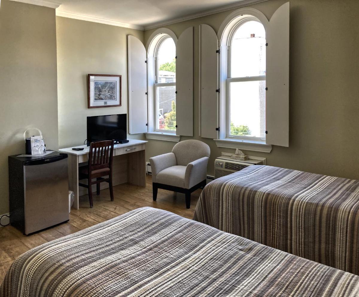 Lunenburg Arms Hotel Екстериор снимка
