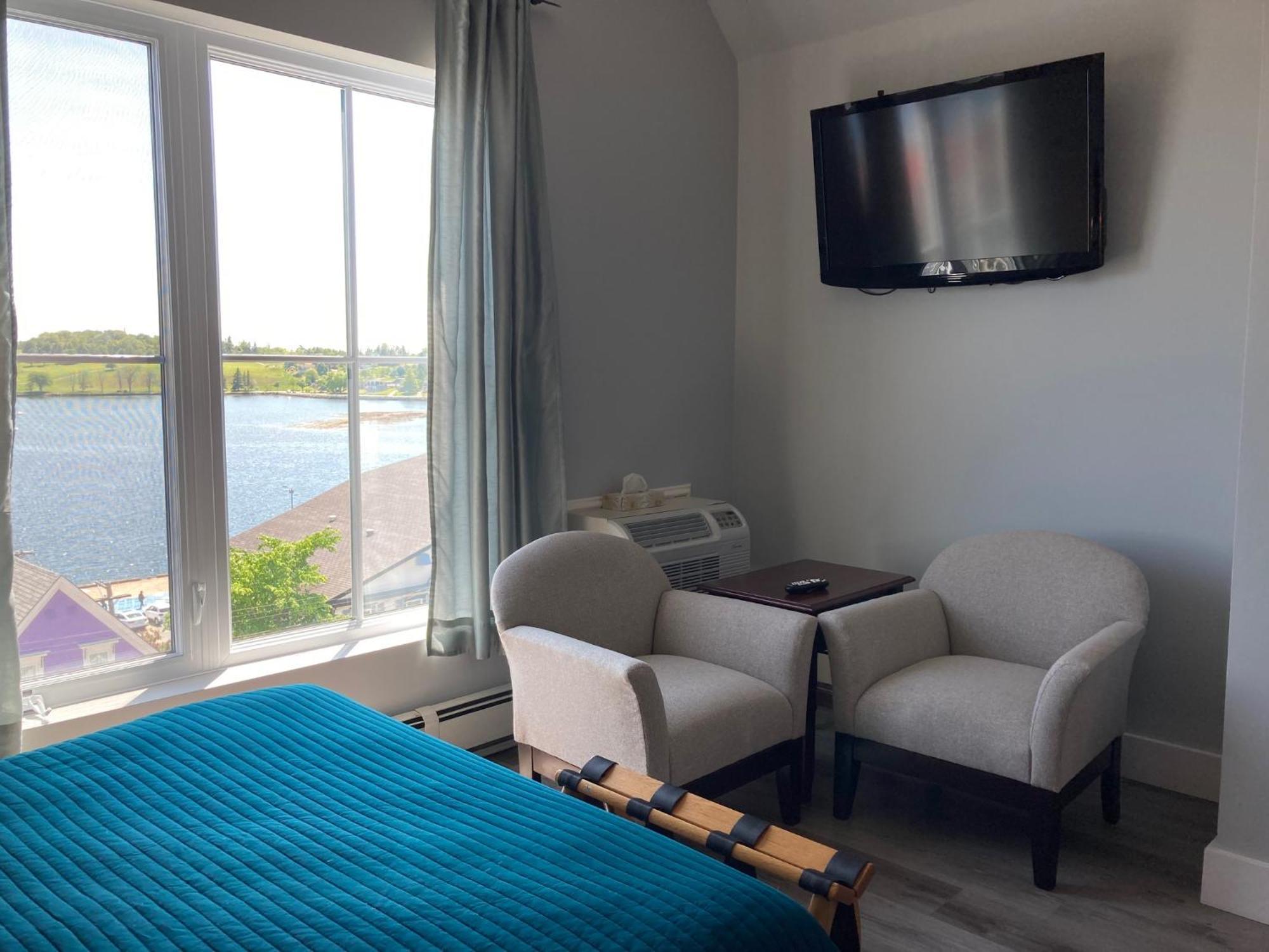 Lunenburg Arms Hotel Екстериор снимка