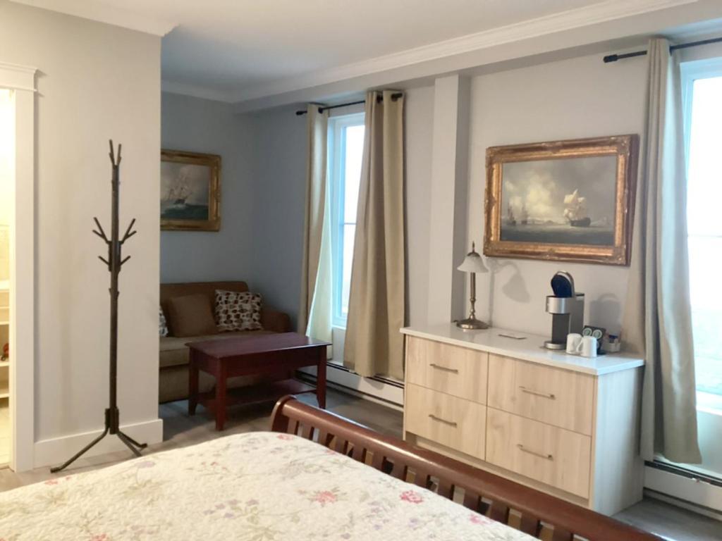 Lunenburg Arms Hotel Екстериор снимка