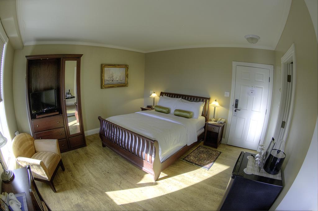 Lunenburg Arms Hotel Екстериор снимка
