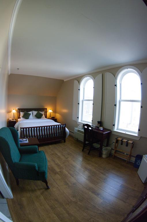 Lunenburg Arms Hotel Екстериор снимка